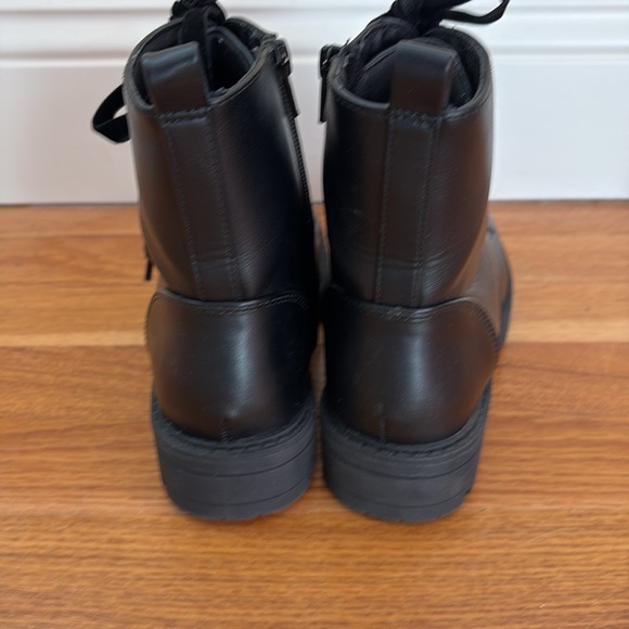 Girls Boots With Velvet Laces - Picture 4 of 5